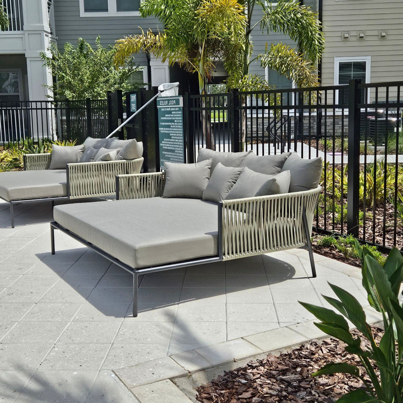 Round Daybed